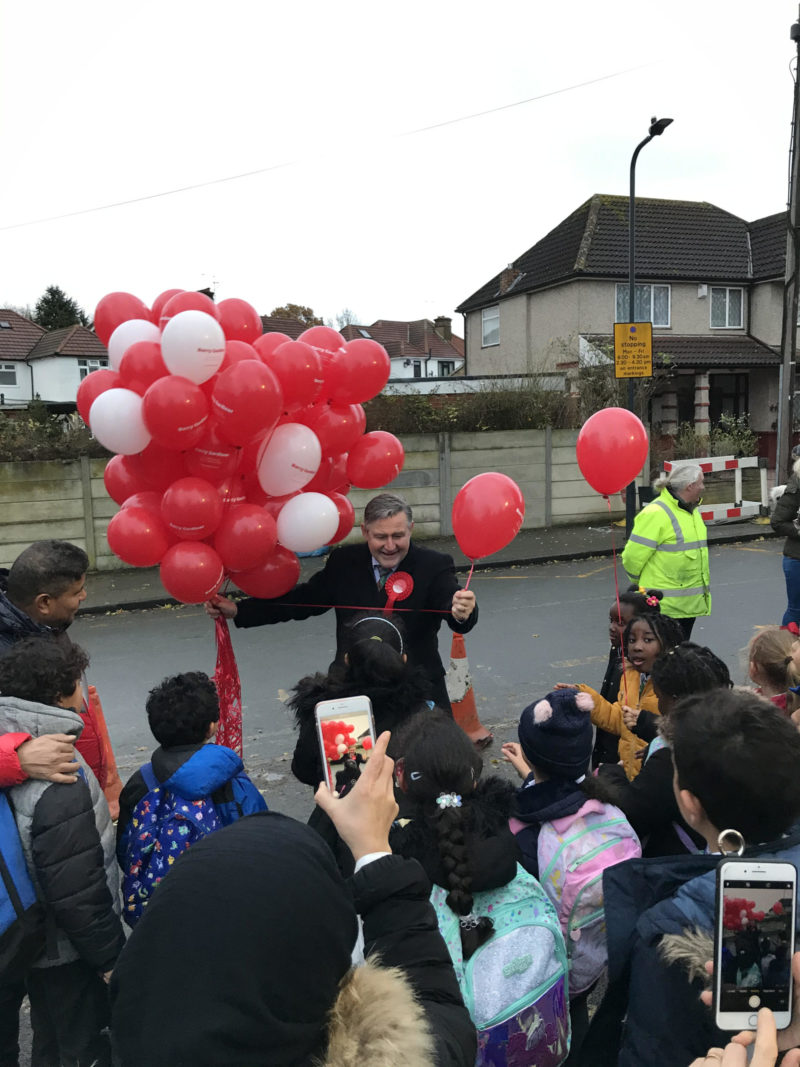 Barry handing out balloons to pupils 