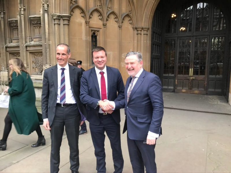 Barry with the Finnish Minister (centre) and Bill Esterson (left)